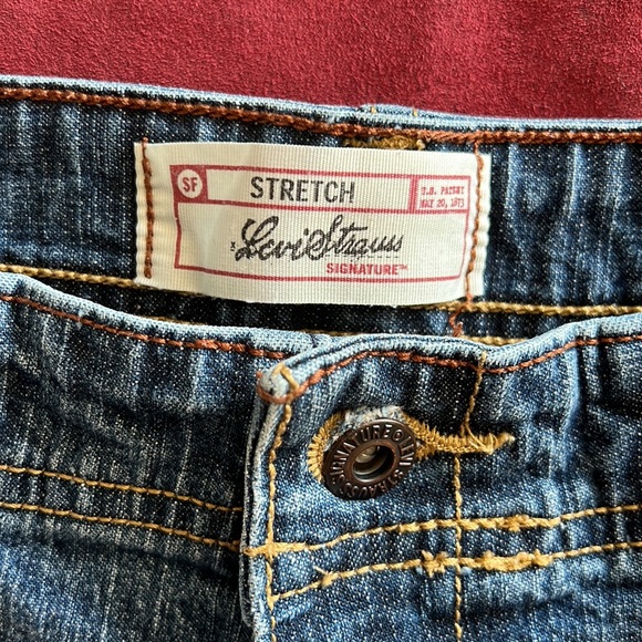Misses sz 8 Levi Strauss signature stretch denim shorts - Picture 2 of 4